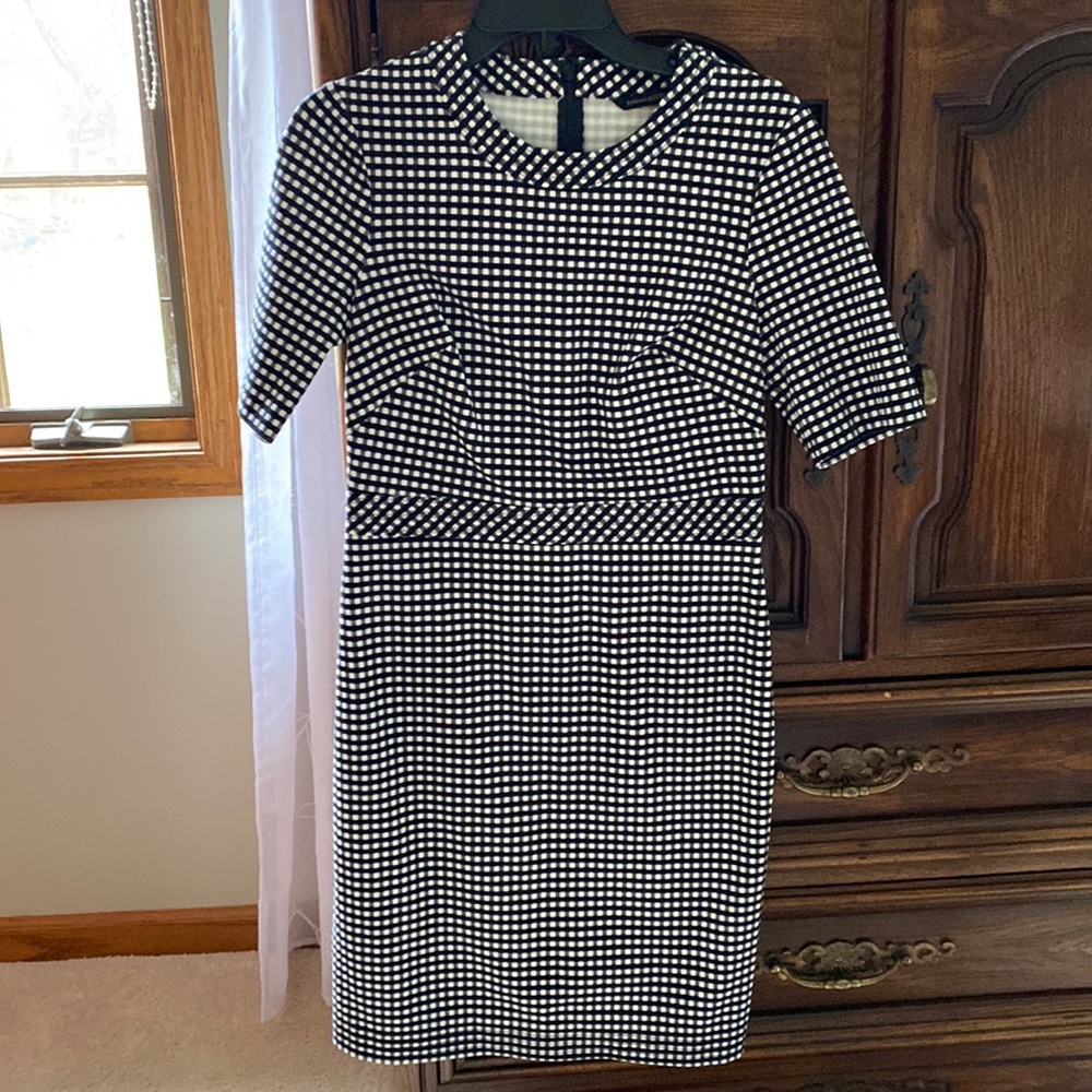 Black and white tailored dress-perfect for back to work.